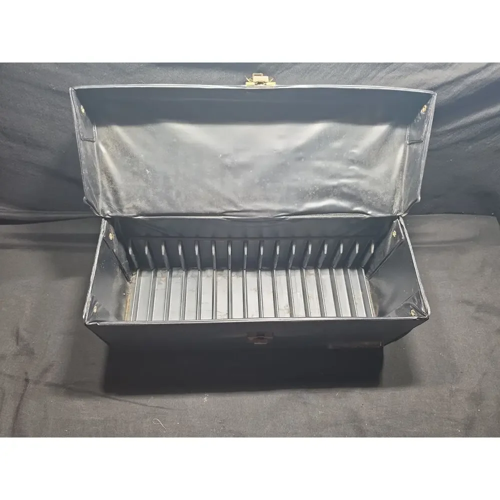 Nintendo NES Faux Leather 15 Game Carrying Case With Game Cartridges